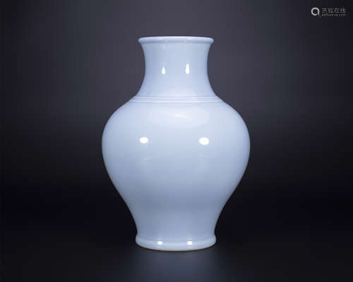 18th century, Sky-blue glazed porcelain vase