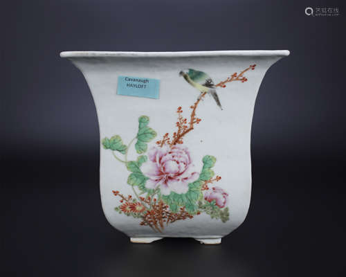 18th century, Famille rose flower and bird pattern porcelain...