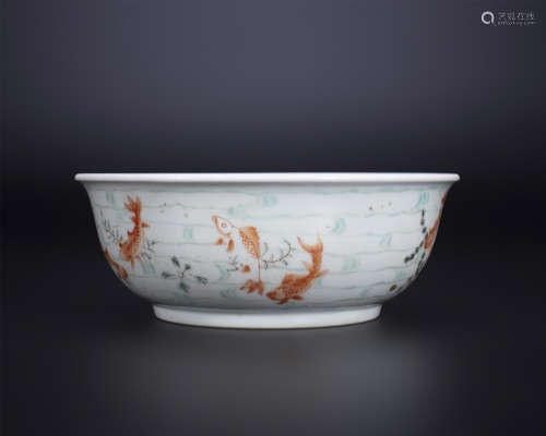 18th century, Famille rose porcelain bowl with fish and alga...