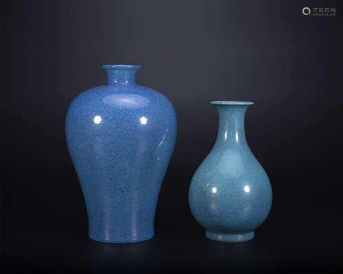 18th century, Two Lu Jun glazed porcelain vases