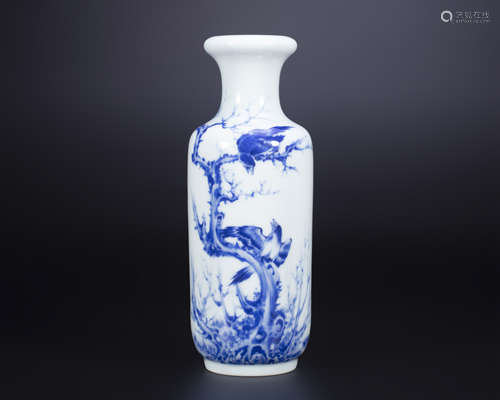 19th century, Late Qing dynasty blue and white porcelain vas...