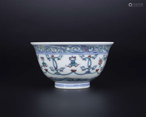 18th century, DOU CAI floral pattern porcelain bowl