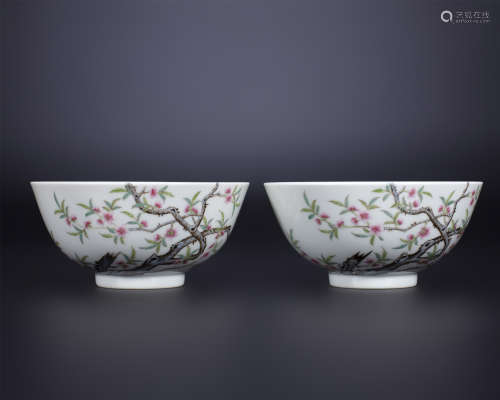 18th century, A pair of famille rose porcelain peach bowls