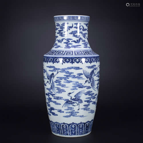 18th century, Blue and white glaze porcelain vase with cloud...