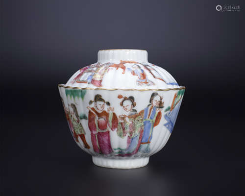 18th century, Famille rose porcelain covered bowl with figur...