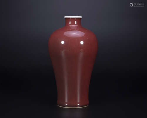 18th century, Red-glazed porcelain Meiping vase