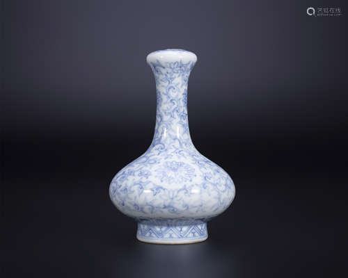 18th century, Blue-glazed floral pattern garlic vase