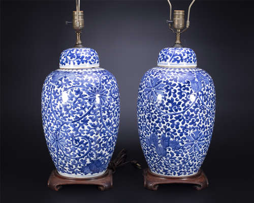 18th century, A pair of Qing blue and white porcelain lidded...