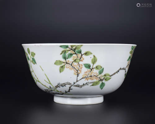 18th century, Famille rose porcelain bowl with flowers and b...