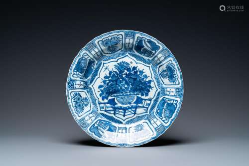 A CHINESE BLUE AND WHITE KRAAK PORCELAIN DISH WITH A JARDINI...