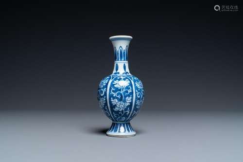 A CHINESE BLUE AND WHITE 'LOTUS FLOWER' VASE, KANG...