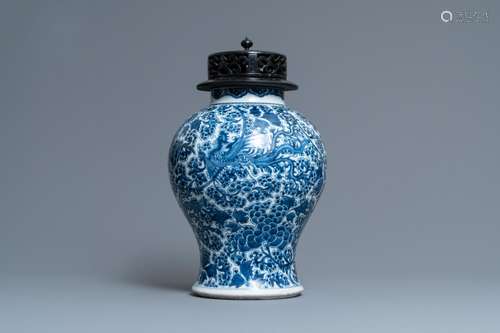 A CHINESE BLUE AND WHITE 'PHOENIXES' VASE, KANGXI