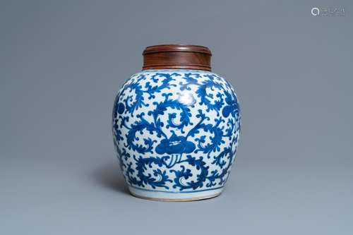 A CHINESE BLUE AND WHITE JAR WITH FLORAL DESIGN, KANGXI