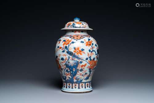 A CHINESE IMARI-STYLE VASE AND COVER, KANGXI