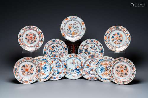 TWELVE CHINESE IMARI-STYLE PLATES, KANGXI/QIANLONG