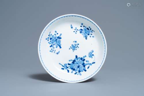 Lot 648: A CHINESE BLUE AND WHITE PLATE WITH FLORAL DESIGN, ...