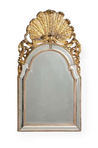 A QUEEN ANNE CARVED GILTWOOD AND GESSO WALL MIRROR, CIRCA 17...
