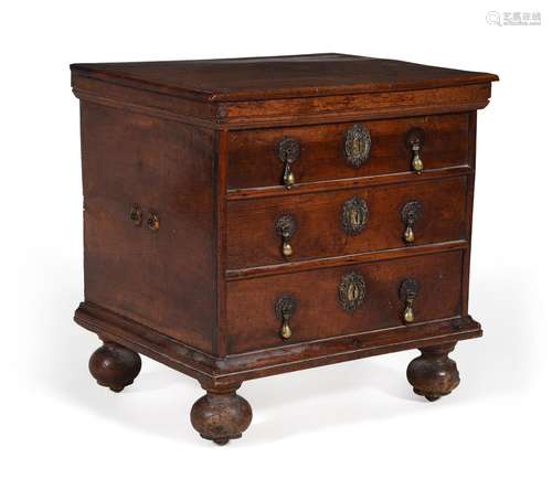 AN UNUSUAL WILLIAM & MARY WALNUT BOX COMMODE, CIRCA 1690