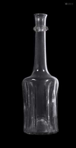 A GLASS DECANTER BOTTLE, FIRST QUARTER 18TH CENTURY