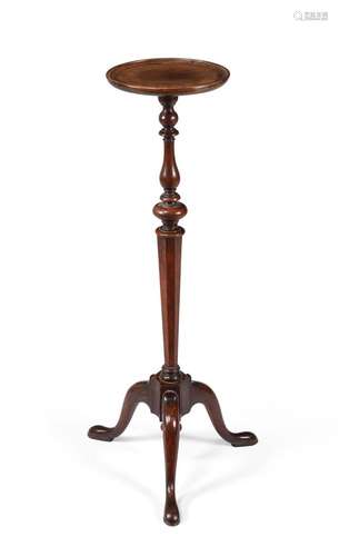 A GEORGE I WALNUT TORCHERE STAND, CIRCA 1720