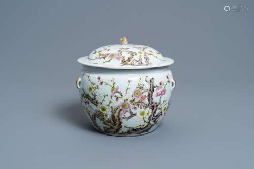 KAMCHENG' BOWL AND COVER WITH PRUNUS FLOWERS, JIAQING M...