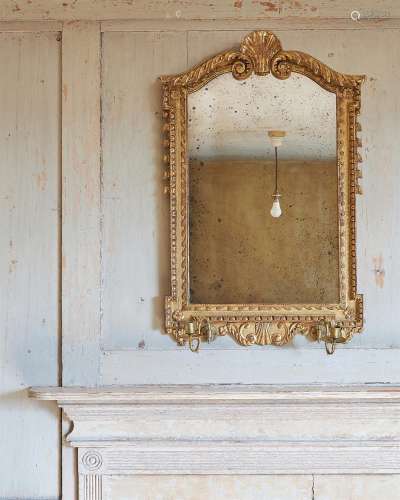 A GILTWOOD WALL MIRROR IN GEORGE II STYLE, LATE 19TH/EARLY 2...