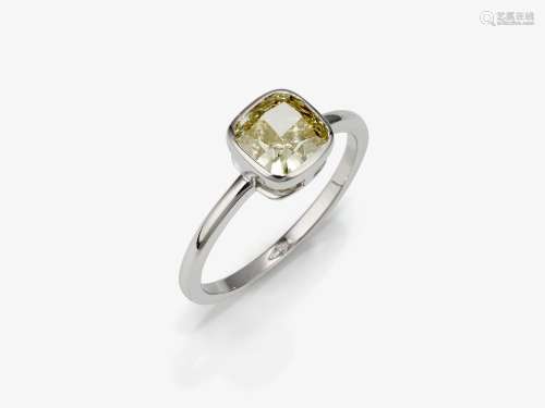 A classic solitaire ring studded with a diamond in fancy lig...