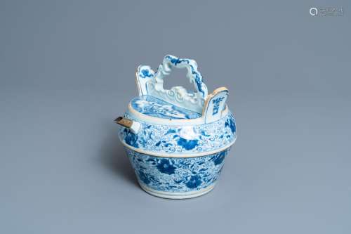 Lot 754: A CHINESE BLUE AND WHITE LIME POT FOR THE VIETNAMES...