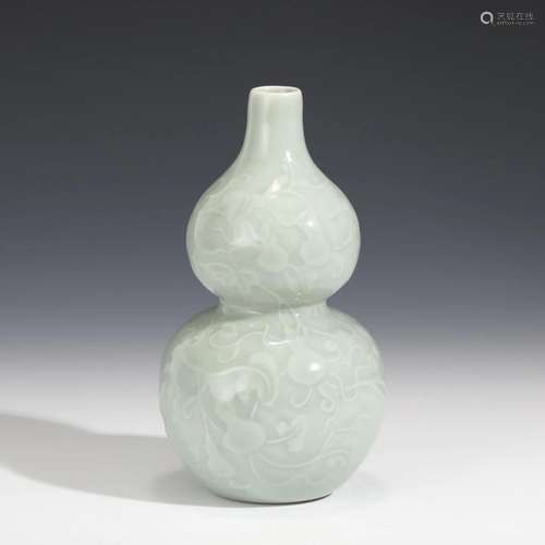 A Celadon Glazed Double Gourds Vase