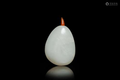 Lot 788: A CHINESE WHITE JADE SNUFF BOTTLE, QING