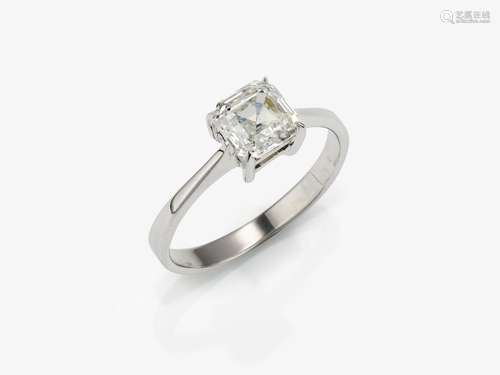 A solitaire diamond ring in a puristic Asscher cut