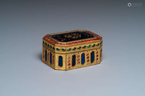 Lot 799: A CHINESE EMBELLISHED GILT-COPPER ENAMEL SNUFF BOX ...
