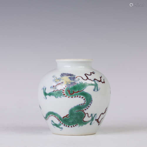 Doucai Dragon Jar