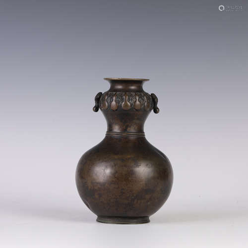 Bronze Incised Gourd Bottle Vase