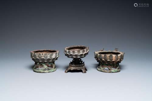 Lot 837: THREE CHINESE BRONZE LOTUS THRONES, MING