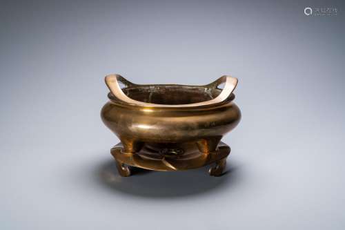 Lot 846: A CHINESE BRONZE TRIPOD CENSER ON STAND, QIANLONG M...