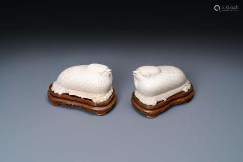 Lot 864: A PAIR OF CHINESE IVORY QUAIL-SHAPED BOXES ON INLAI...
