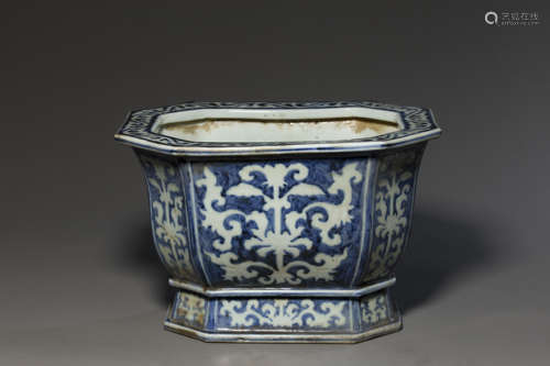 Blue and White Kiln Flower Container from Ming