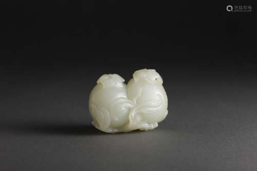 HeTian Jade ornament in Peaches form from Qing