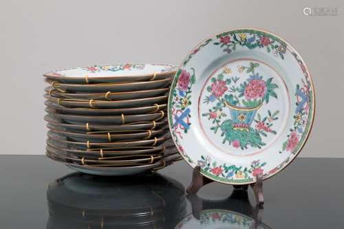 Thirteen porcelain plates. China. 19th century
