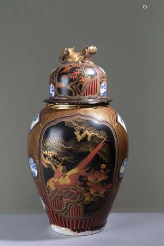 Japanese porcelain vase. 19th century