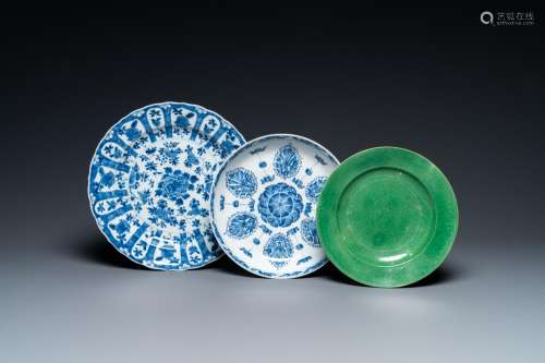 Lot 914: TWO CHINESE BLUE AND WHITE DISHES AND A GREEN MONOC...