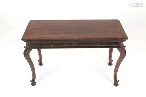 Walnut desk. Lombardy. Early 18th c