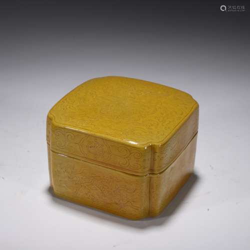 清 黃釉龍紋印盒