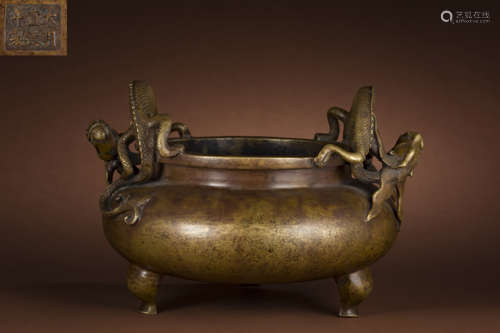 Double Dragon incense burner in Ming Dynasty