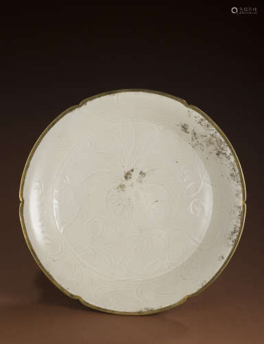 Ancient gold-covered porcelain dishes