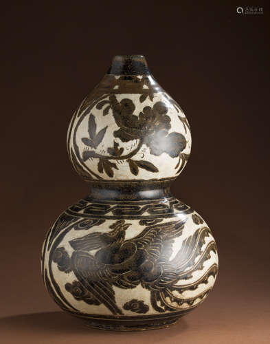 Chinese gourd bottle in yuan Dynasty