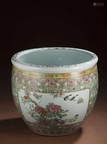 Qing Dynasty porcelain urn