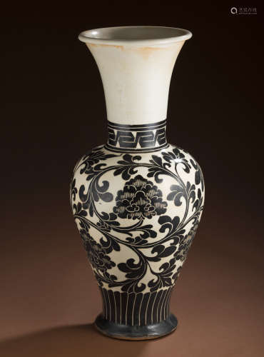 Song Dynasty porcelain vase with patterns