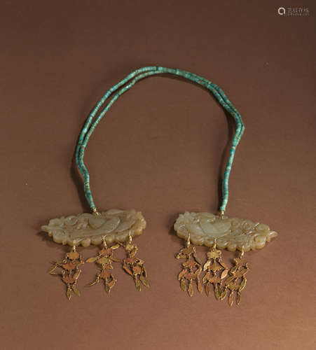 Hetian jade and pine stone collars in song Dynasty